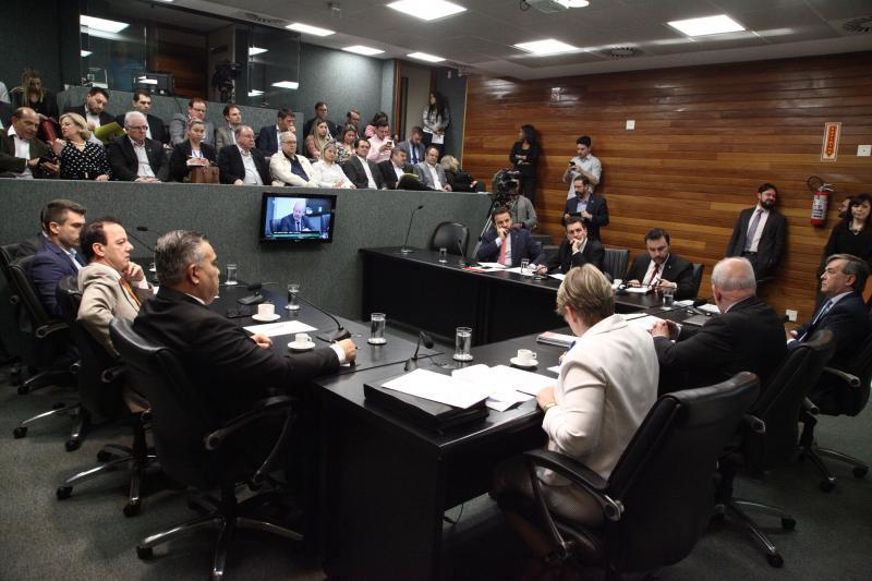 Sessão da comissão teve duração de quase duas horas – Foto: Solon Soares