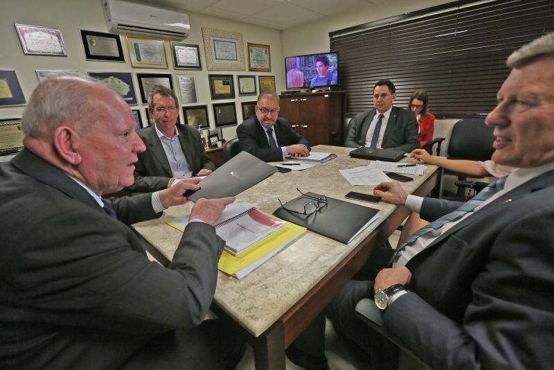Reunião ocorreu no gabinete do deputado Marcos Vieira – Foto: Fábio Queiroz